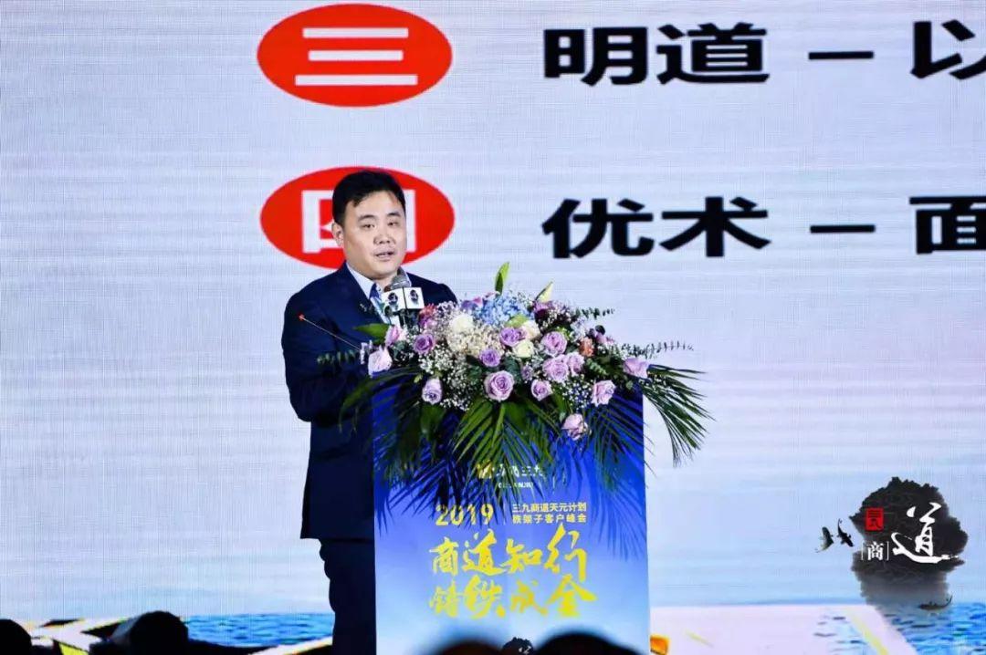 足球比赛中的阵型特点及其战略应用