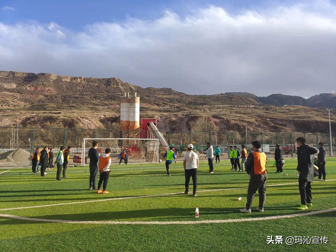 足球场简笔画图手抄报