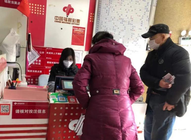执扇掩笑颜 第83页