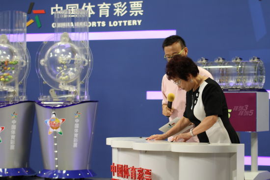 新澳门六开彩今晚开奖现场视频—探索彩票背后的故事2025年澳门今晚开奖号码